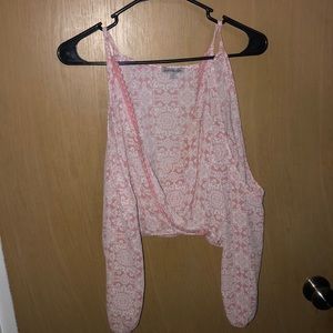 Cute shirt!!! Buttons in the middle!